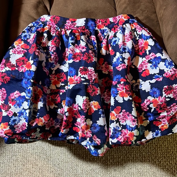 Express Floral Skirt  size 8 NWOT - Picture 1 of 2